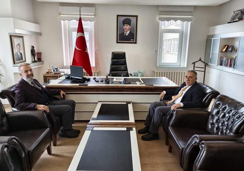 19 Mayıs Kaymakamı Haluk Şimşek, Samsun Üniversitesi Havacılık Fakültesi Dekanı Prof. Dr. Erdem Emin Maraş'ı Ağırladı - Görsel 2