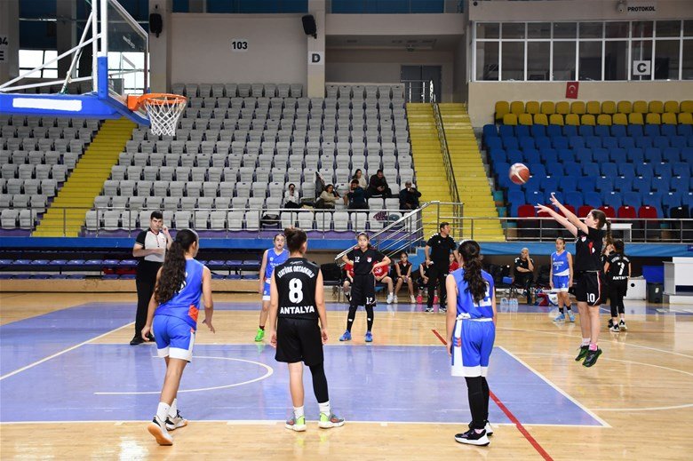 Afyonkarahisar'da Okul Sporları Küçükler Basketbol Grup Müsabakaları Başladı - Görsel 2