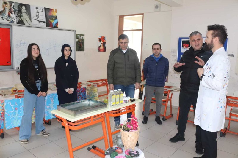 Arsin'de Beceri Temelli Kurslara Ziyaret: Voleybol, Resim ve Ebru İncelendi - Görsel 2