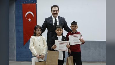 Bigadiç Kaymakamı ve Belediye Başkanı Atatürk İlköğretim Okulu'nda İstiklal Marşı'nın Kabulü Programına Katıldı