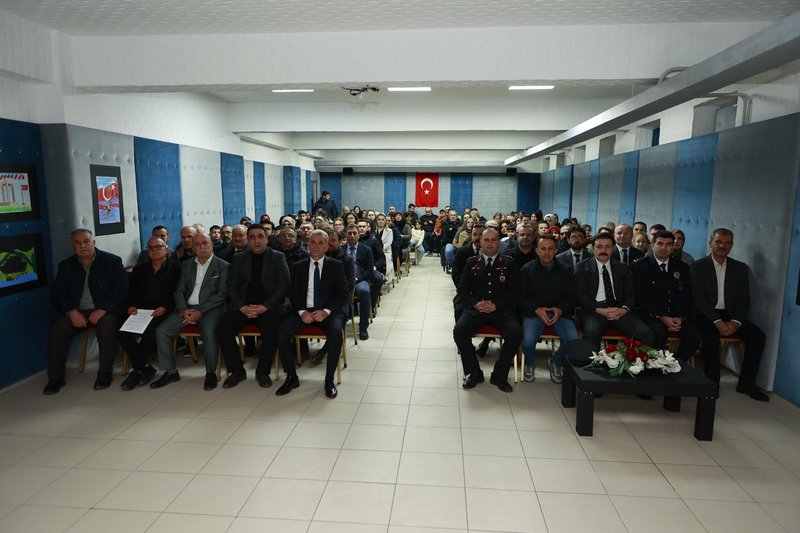 Bigadiç Kaymakamı ve Belediye Başkanı Atatürk İlköğretim Okulu'nda İstiklal Marşı'nın Kabulü Programına Katıldı - Görsel 2