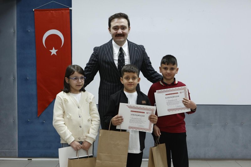 Bigadiç Kaymakamı ve Belediye Başkanı Atatürk İlköğretim Okulu'nda İstiklal Marşı'nın Kabulü Programına Katıldı - Görsel 4