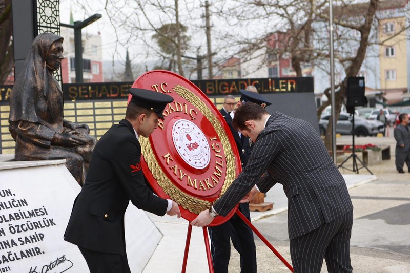 Bigadiç Kaymakamlığı 18 Mart Çanakkale Zaferi Anma Programına Katıldı - Görsel 3
