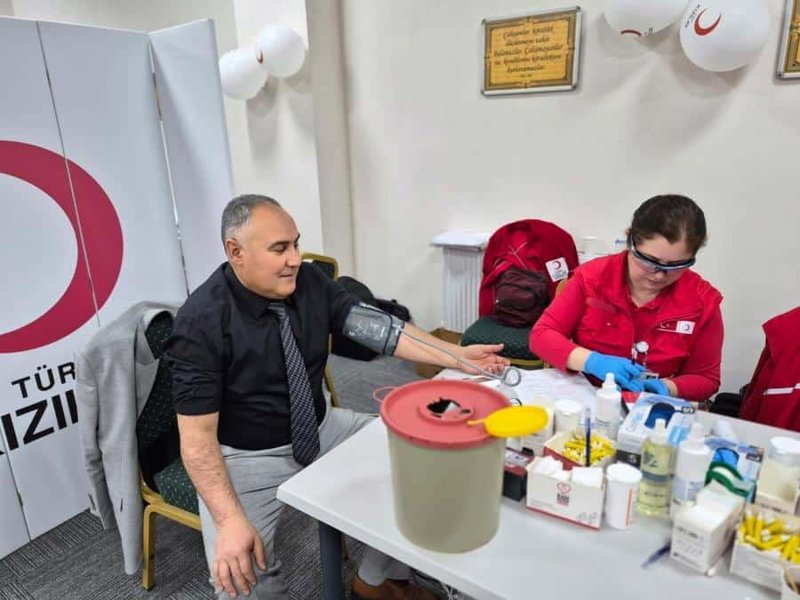 Çan'da Kan Bağışı Seferberliği Başladı: Kaymakam ve İlçe Milli Eğitim Müdürü Destek Verdi - Görsel 3