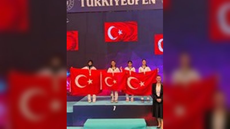 Düzceli Taekwondocular Antalya'da Şampiyon Oldu: Sefa Yılmaz Birinciliği, Asya Şengönül Üçüncülüğü Elde Etti