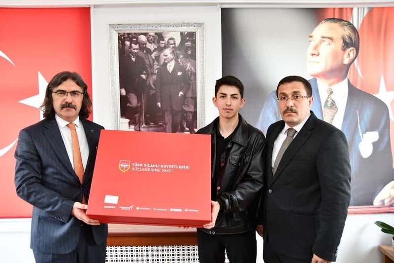 Gümüşhane'de 'Savunmadan Sanata: Genç Tasarımlar' Yarışması'nda Öğrencilerden Büyük Başarı - Görsel 5