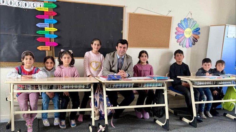 Hınıs İlçe Milli Eğitim Müdürü Yakup Abak Mollacelil İlkokulu'nu Ziyaret Etti