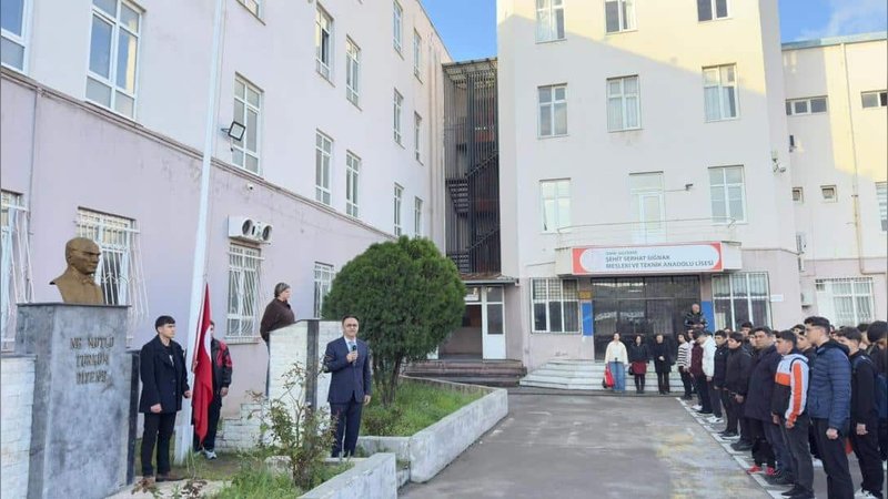 İl Milli Eğitim Müdürü Dr. Ömer Yahşi, Gaziemir'de Öğrencilerle Buluştu