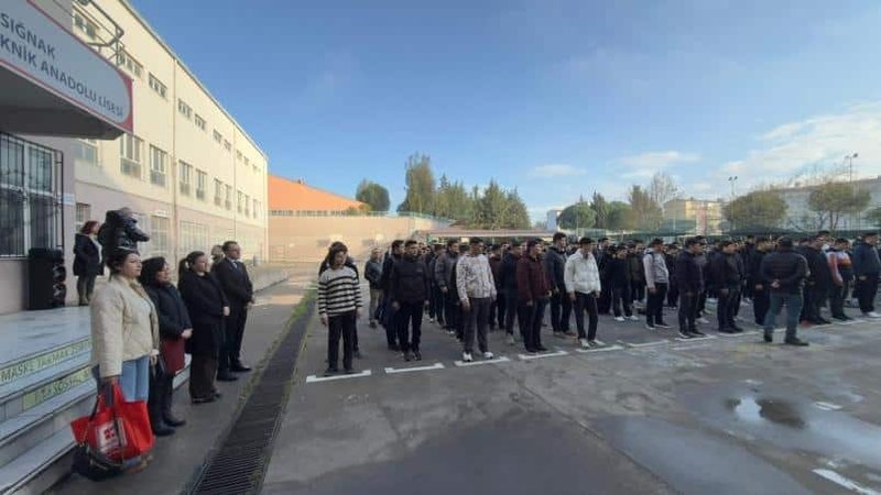 İl Milli Eğitim Müdürü Dr. Ömer Yahşi, Gaziemir'de Öğrencilerle Buluştu - Görsel 3