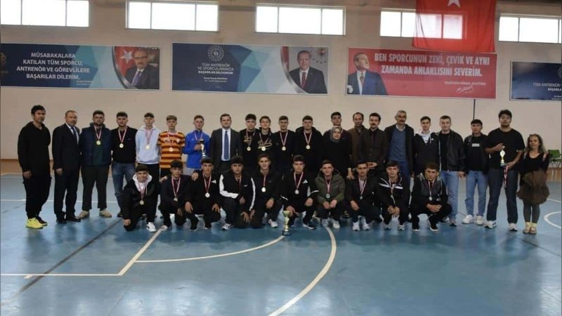 İvrindi'de Futsal Heyecanı: Anadolu Lisesi Şampiyon Oldu