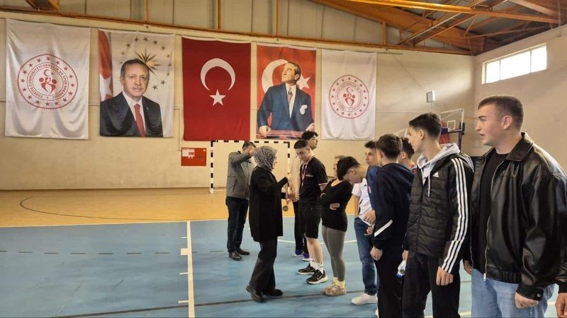 İvrindi'de Futsal Heyecanı: Anadolu Lisesi Şampiyon Oldu - Görsel 5