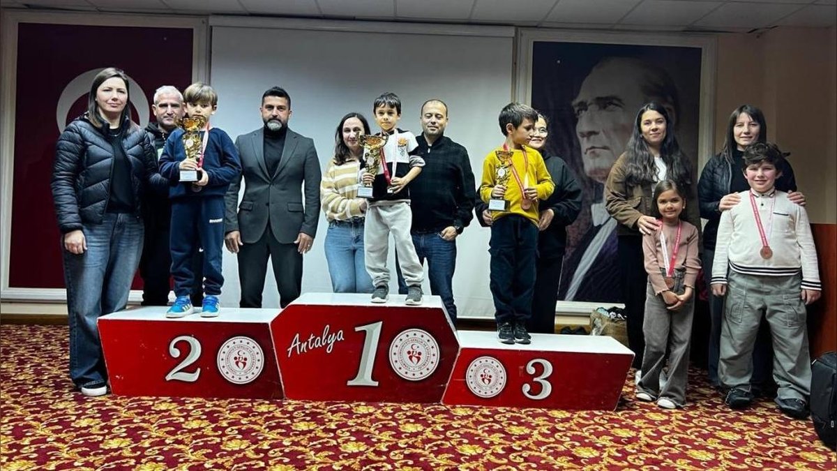 Kaş'ta Öğrenciler İçin Satranç Turnuvası Düzenlendi