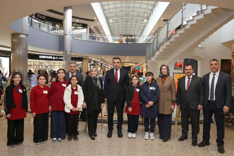 Kastamonu'da Öğrenci Resim Sergisi Açıldı - Görsel 2