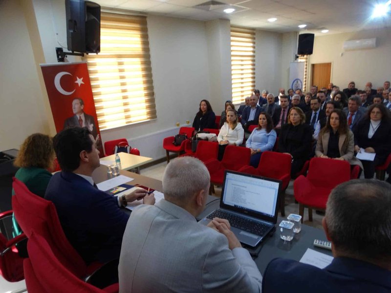 Lüleburgaz'da Kurum Müdürleri Toplantısı: Eğitimde Kalite ve İş Birliği Vurgusu - Görsel 3