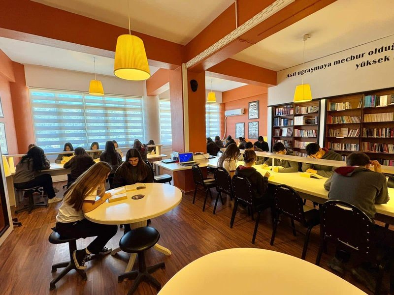 Marmaris'te Kütüphaneler Haftası'nda Öğrencilerle Kitap Buluşması - Görsel 3