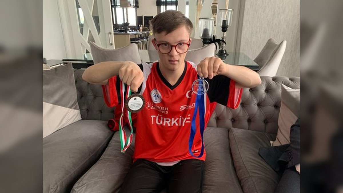 Mersin Aile ve Sosyal Hizmetler İl Müdürü'nden Özel Gereksinimli Evlat Ailesine Ziyaret