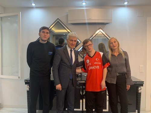 Mersin Aile ve Sosyal Hizmetler İl Müdürü'nden Özel Gereksinimli Evlat Ailesine Ziyaret - Görsel 3