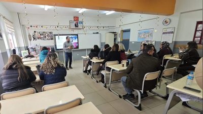 Muratlı'da Öğretmenlere Robotik ve Kodlama Eğitimi Verildi