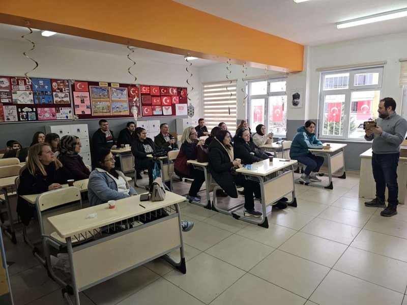 Muratlı'da Öğretmenlere Robotik ve Kodlama Eğitimi Verildi - Görsel 2