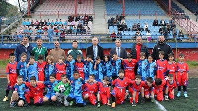 Ödemiş'te Bahar Şenlikleri Spor Müsabakaları 3225 Öğrencinin Katılımıyla Başladı