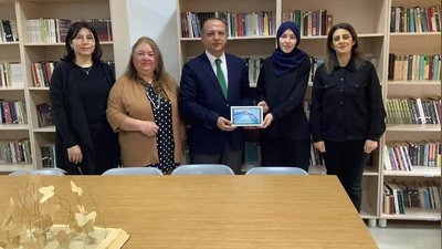 Pursaklar'da Kütüphaneler Haftası Etkinlikleri: En Çok Kitap Okuyan Öğrenciye Tablet Hediye Edildi