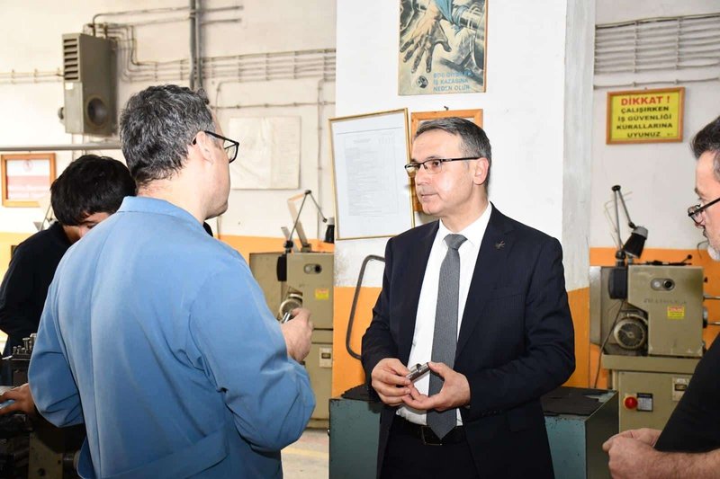 SafranTech Robotik Takımı, FRC 2026 Finalleri'ne Safranbolu İlçe Milli Eğitim Müdürü ile Hazırlanıyor - Görsel 5