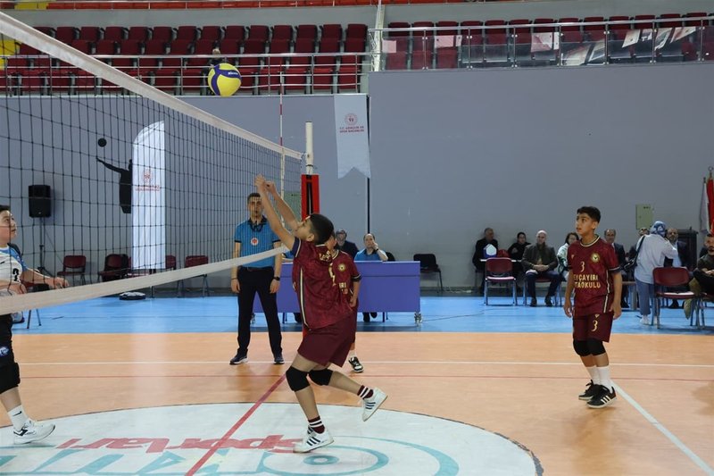 Trabzon'da Okul Sporları Voleybol Yarı Finalleri Tamamlandı - Görsel 4