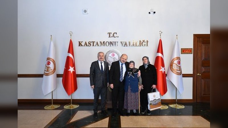 Vali Dallı, Huzurevi Sakini Melahat Kömürcü'yü Valilikte Ağırladı