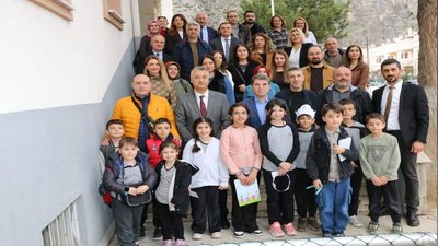 Vali Önder Bakan, Amasya'da Okulları Ziyaret Etti: Eğitimciler ve Öğrencilerle Buluştu
