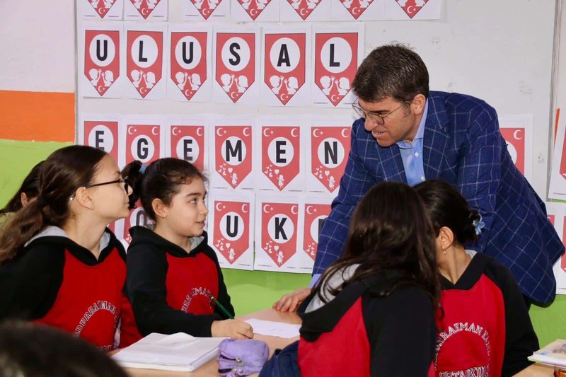 Vali Önder Bakan, Amasya'da Okulları Ziyaret Etti: Eğitimciler ve Öğrencilerle Buluştu - Görsel 3