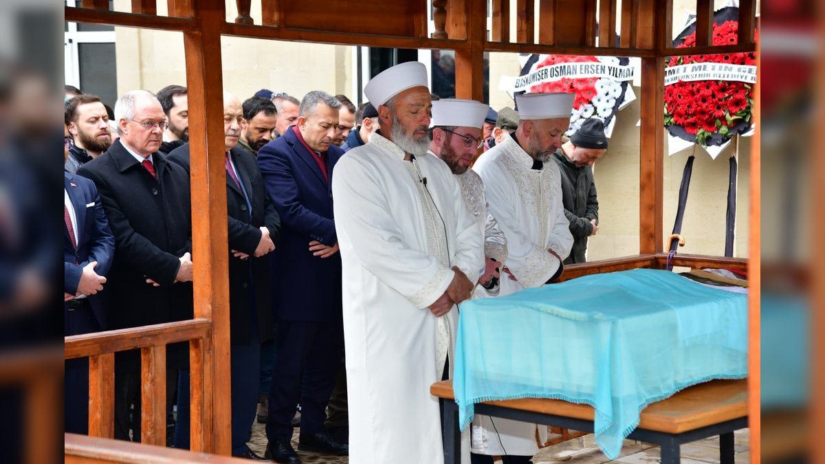 Vali Şahin, Tonya Belediye Başkan Yardımcısı Turan'ın Annesi İçin Cenaze Namazına Katıldı