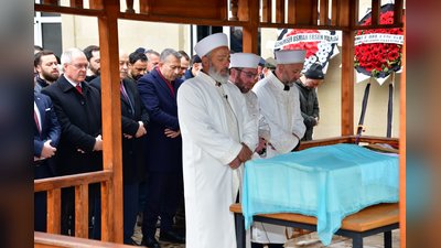 Vali Şahin, Tonya Belediye Başkan Yardımcısı Turan'ın Annesi İçin Cenaze Namazına Katıldı