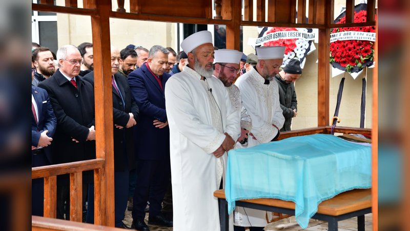 Vali Şahin, Tonya Belediye Başkan Yardımcısı Turan'ın Annesi İçin Cenaze Namazına Katıldı