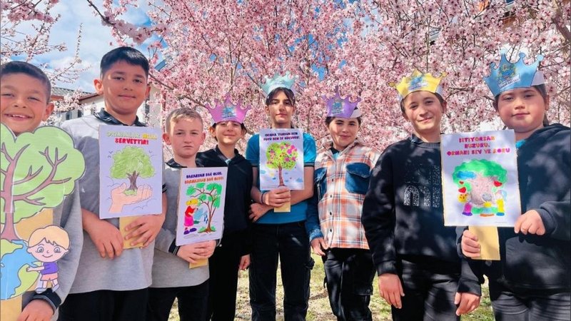 Yeşilhisar'da Orman Haftası Etkinliği: Kovalı Ortaokulu Öğrencilerinden Fidan Dikimi