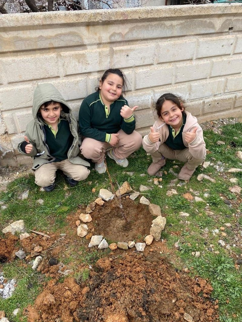 Yeşilhisar'da Orman Haftası Etkinliği: Kovalı Ortaokulu Öğrencilerinden Fidan Dikimi - Görsel 2