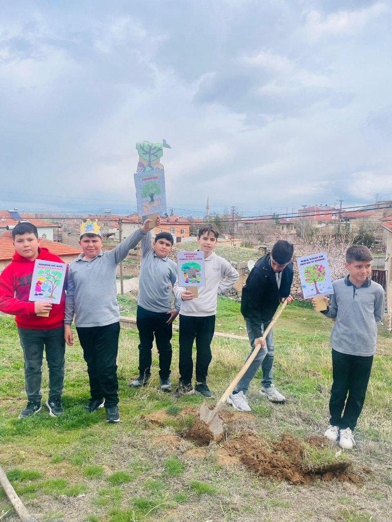 Yeşilhisar'da Orman Haftası Etkinliği: Kovalı Ortaokulu Öğrencilerinden Fidan Dikimi - Görsel 4