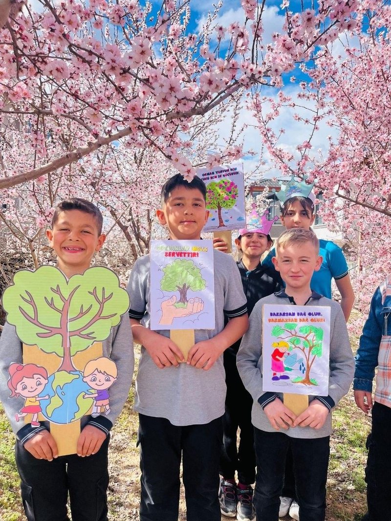 Yeşilhisar'da Orman Haftası Etkinliği: Kovalı Ortaokulu Öğrencilerinden Fidan Dikimi - Görsel 5