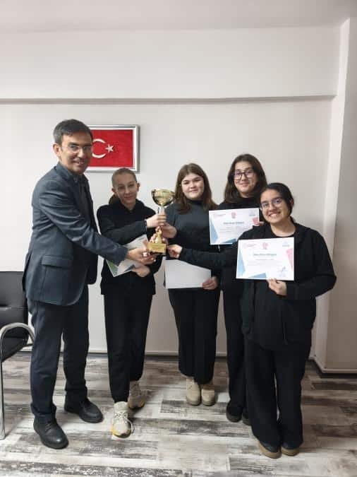 Yıldırım'da 'İklim Değişikliği' Münazarası Tamamlandı: Ortaokul ve Lise Birincileri Belli Oldu - Görsel 3