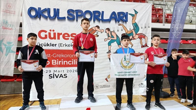 Zara'dan Türkiye Şampiyonasına 2 Güreşçi