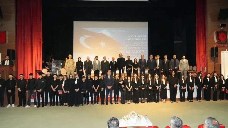 Adıyaman'da 'Türkiye Yüzyılı Vizyonuyla Kim Var?' Sanat Etkinliği Sahnelendi - Görsel 2