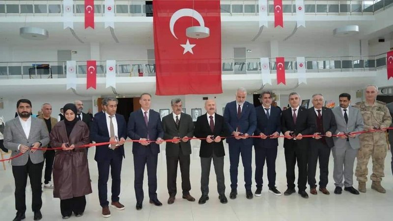 Adıyaman'da 'Türkiye Yüzyılı Vizyonuyla Kim Var?' Sanat Etkinliği Sahnelendi - Görsel 3