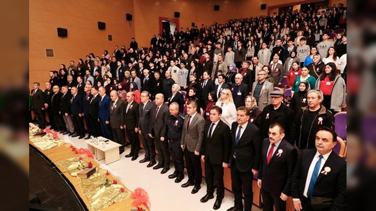 Altınordu Kaymakamı Ertaş, Kütüphane Haftası Etkinliklerinde Öğrencilere Ödül Verdi