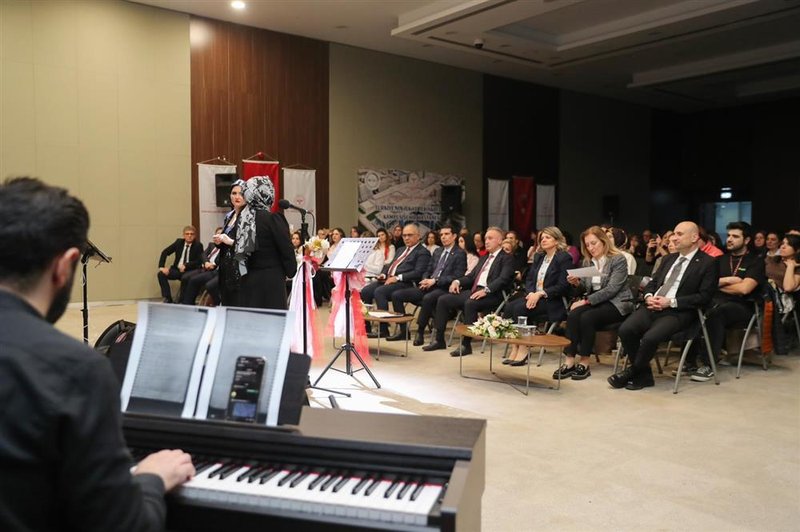 Ankara İl Sağlık Müdürü Kurtcebe, "Şifadır Türküler Korosu" Konserine Katıldı - Görsel 2