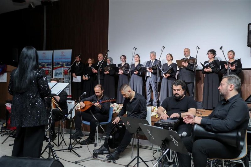 Ankara İl Sağlık Müdürü Kurtcebe, "Şifadır Türküler Korosu" Konserine Katıldı - Görsel 4