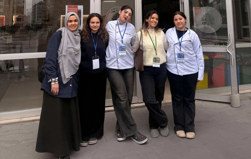 Avanos Kız Mesleki ve Teknik Anadolu Lisesi, Uluslararası Gastronomi Yarışmasında Gümüş Madalya Kazandı - Görsel 3