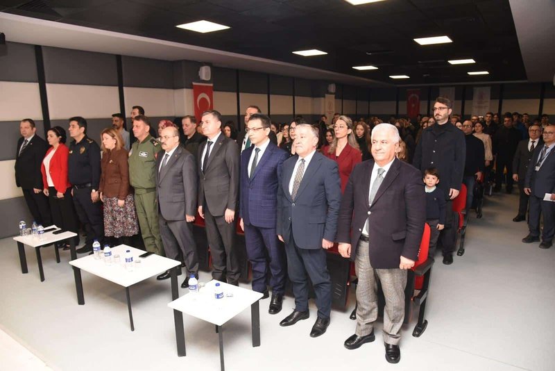 Balıkesir'de Kütüphaneler Haftası Coşkuyla Kutlandı: 'İyileştiren Kütüphane' Vurgusu - Görsel 2