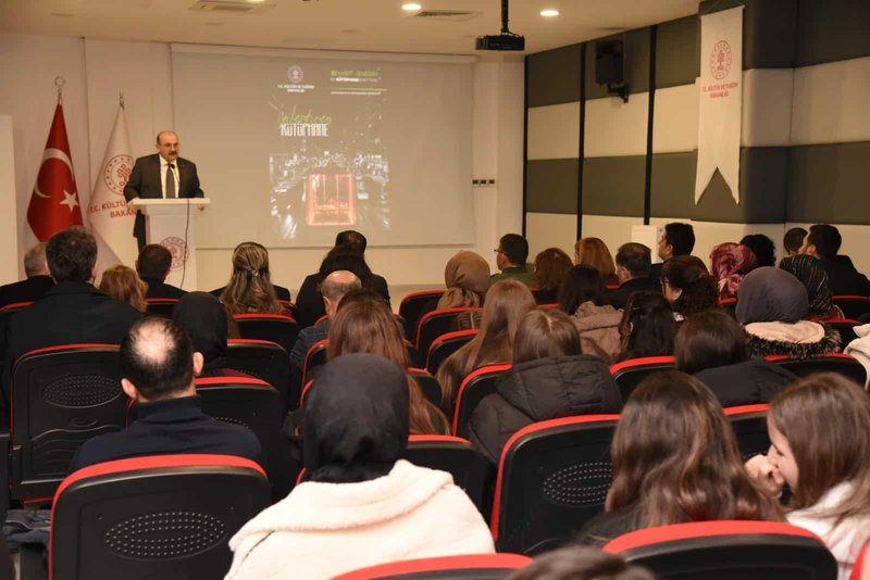 Balıkesir'de Kütüphaneler Haftası Coşkuyla Kutlandı: 'İyileştiren Kütüphane' Vurgusu - Görsel 3