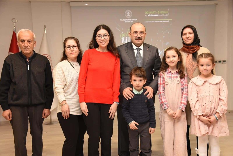 Balıkesir'de Kütüphaneler Haftası Coşkuyla Kutlandı: 'İyileştiren Kütüphane' Vurgusu - Görsel 4