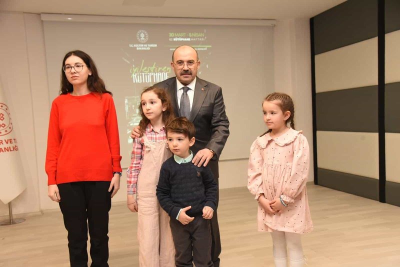 Balıkesir'de Kütüphaneler Haftası Coşkuyla Kutlandı: 'İyileştiren Kütüphane' Vurgusu - Görsel 5