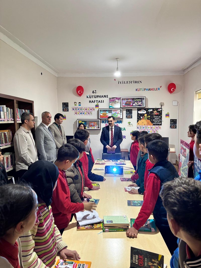 Bayat Kaymakamı Ahmet Akdağ'dan Kütüphaneler Haftası Etkinliğine Katılım - Görsel 2
